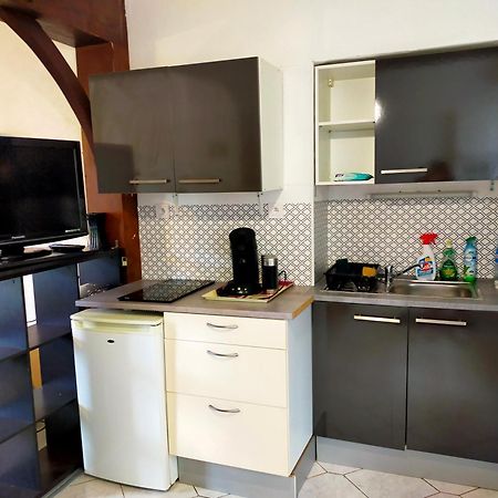 Studio En Rdc Avec Balcon Centre Vitre 외부 사진