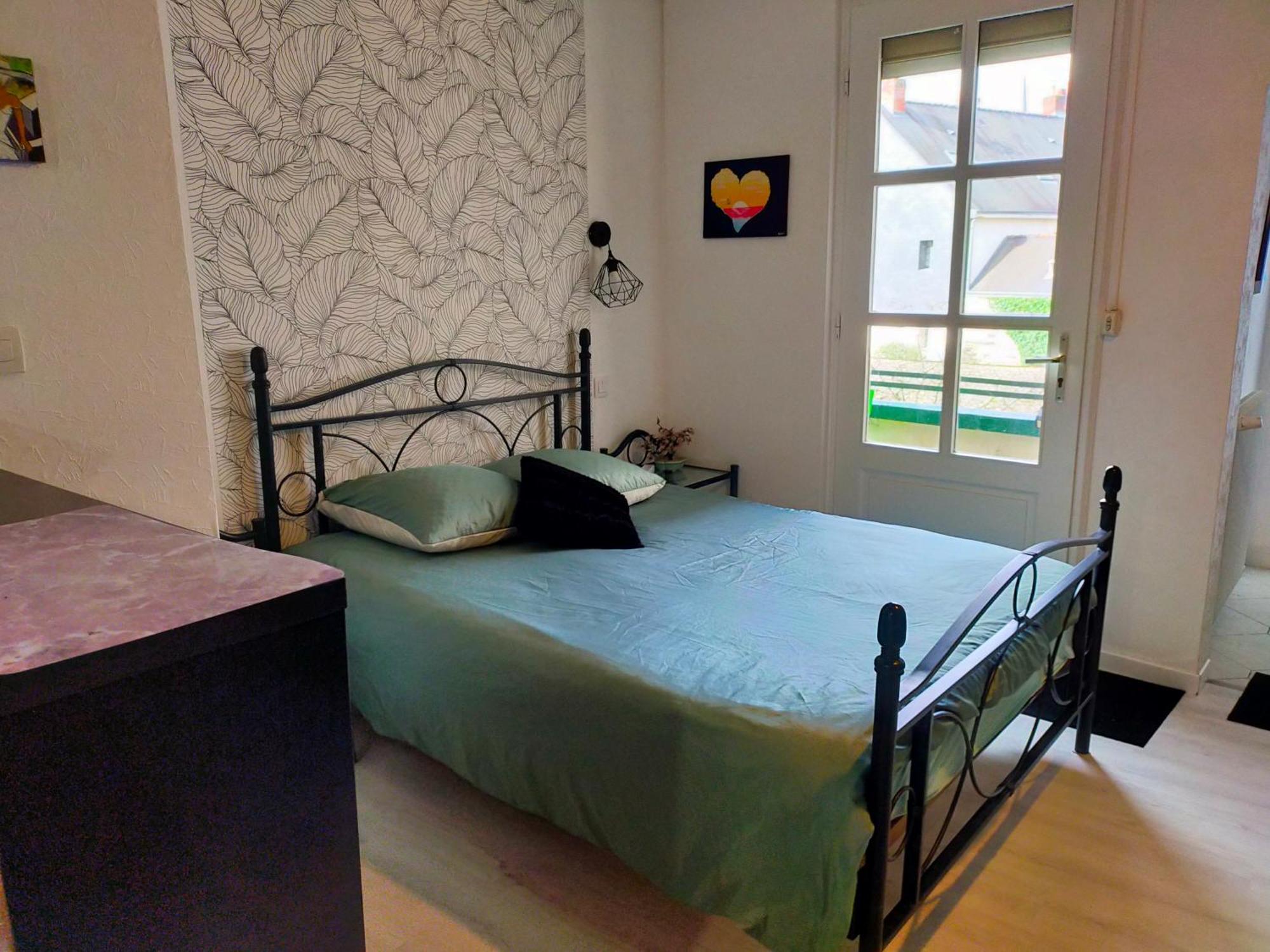 Studio En Rdc Avec Balcon Centre Vitre 외부 사진
