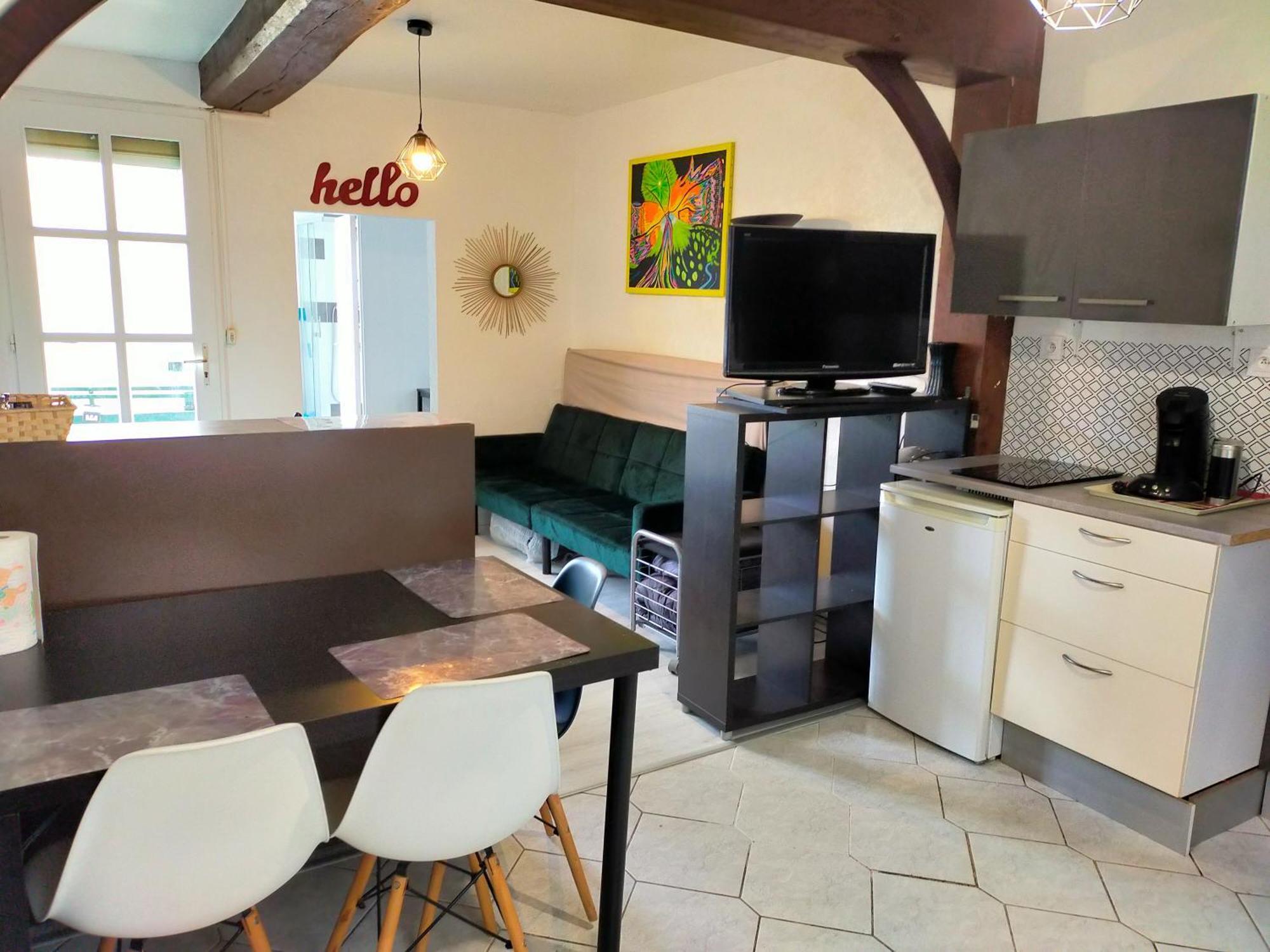 Studio En Rdc Avec Balcon Centre Vitre 외부 사진