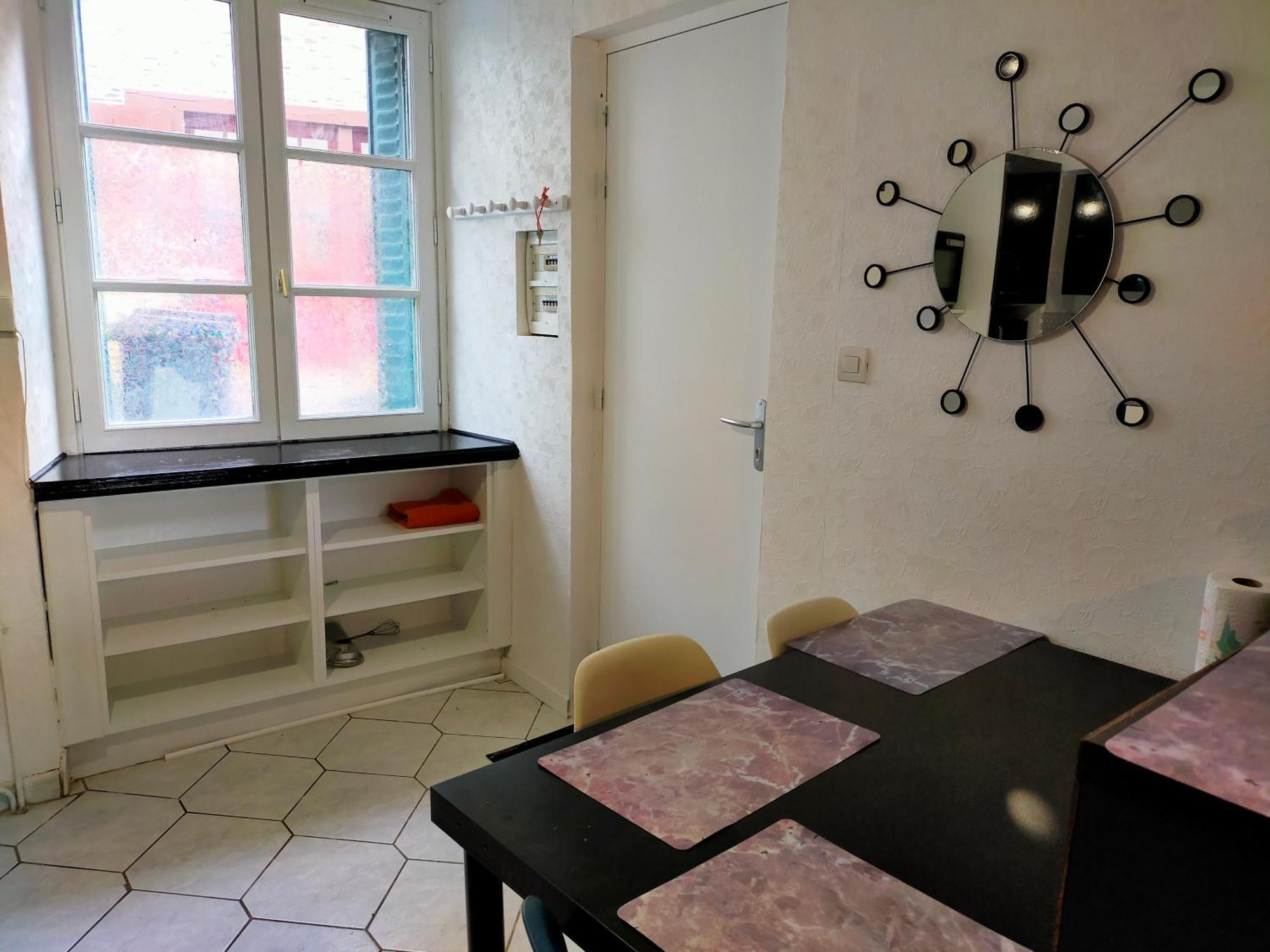 Studio En Rdc Avec Balcon Centre Vitre 외부 사진